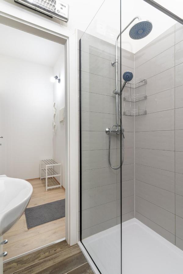 Stunning Apartment In Quiet Street Near Center With Free Parking 4 Floor Fiume Esterno foto