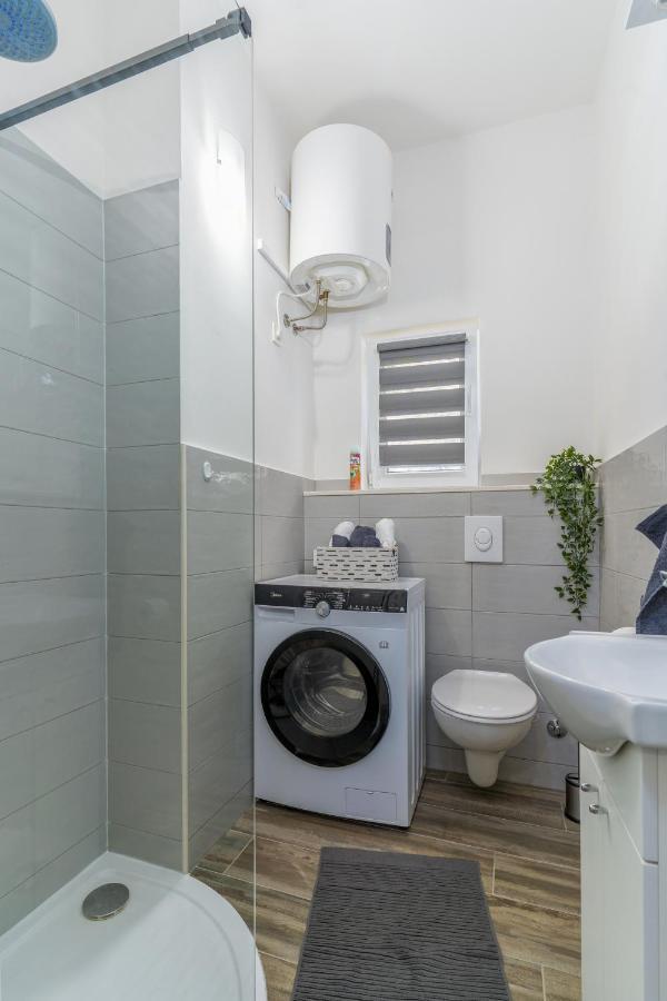 Stunning Apartment In Quiet Street Near Center With Free Parking 4 Floor Fiume Esterno foto