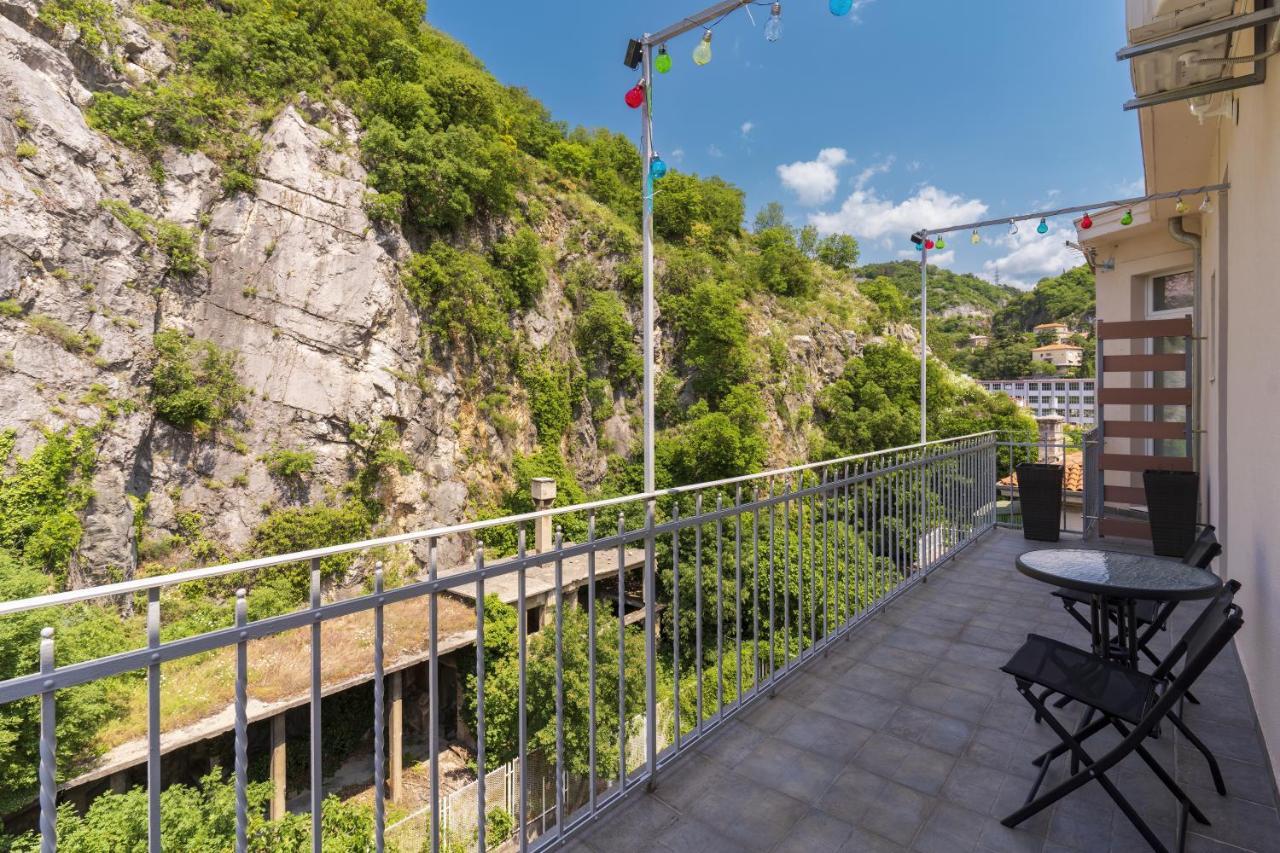 Stunning Apartment In Quiet Street Near Center With Free Parking 4 Floor Fiume Esterno foto