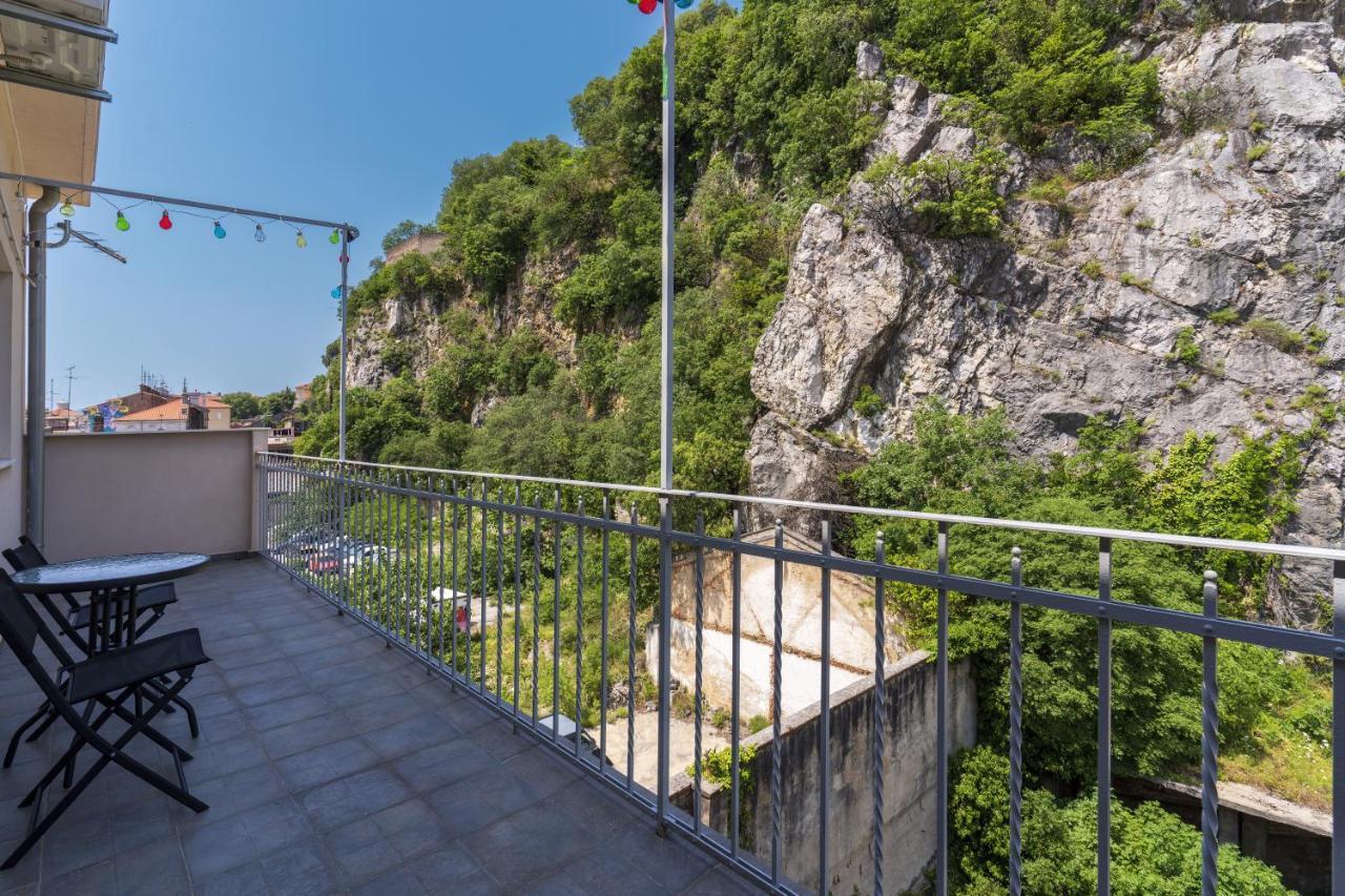 Stunning Apartment In Quiet Street Near Center With Free Parking 4 Floor Fiume Esterno foto